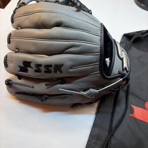 SSK Z5 Craftsman 11" Youth Baseball Glove Z5Y-1100